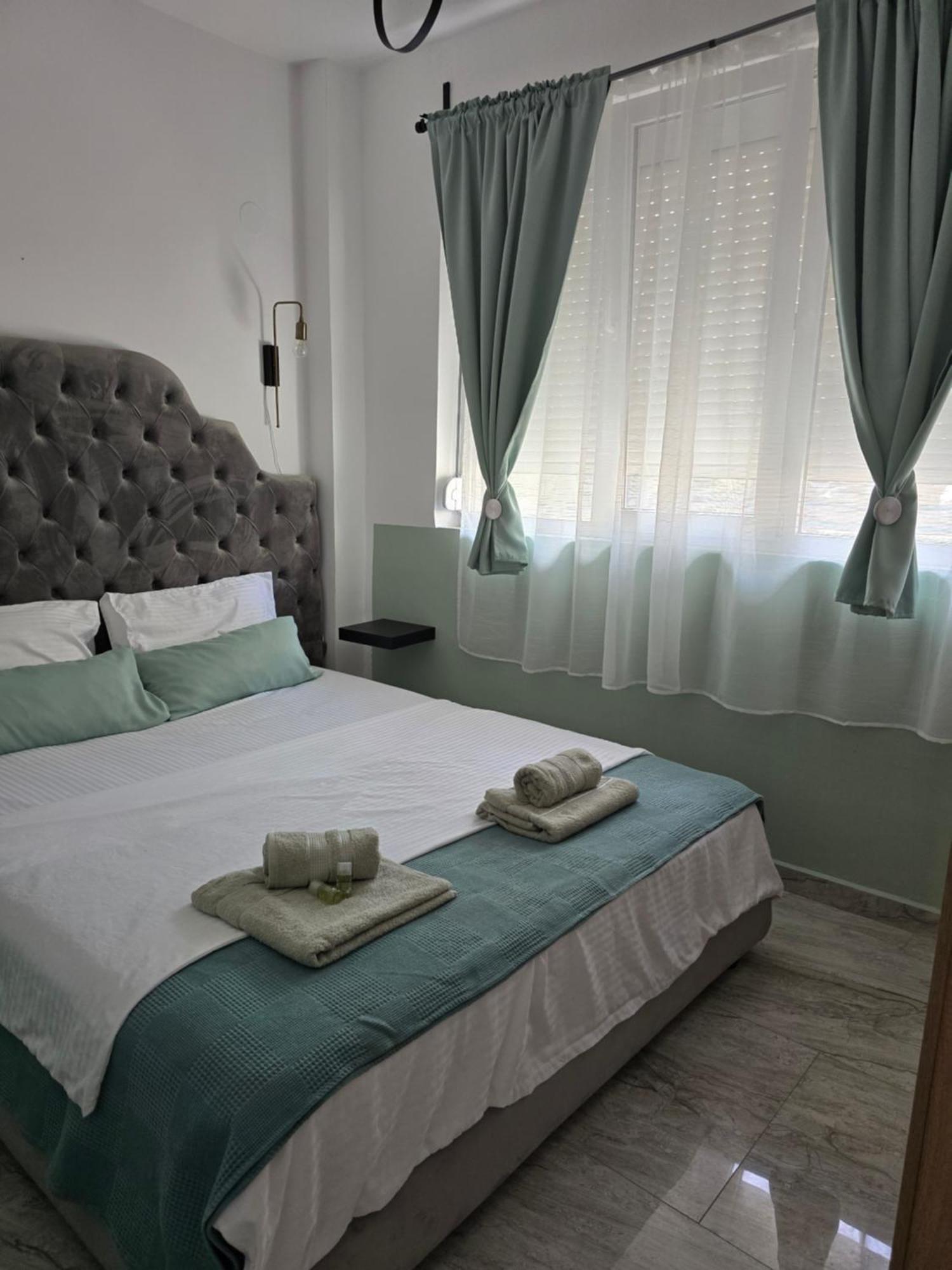 Mila Deluxe Apartment *